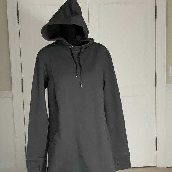 Roots Tops - Roots pocketed hoodie EI